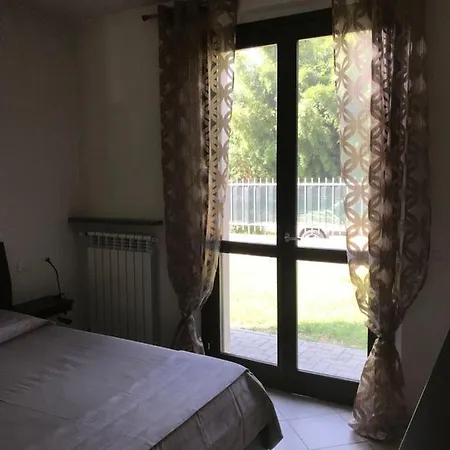 アパート Casa Alle Porte Di パヴィーア